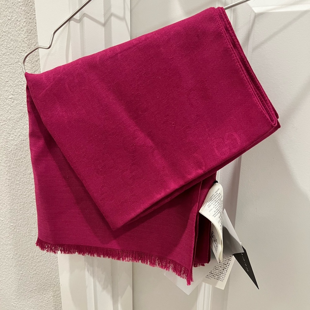 NWT GUCCI GG Fuchsia Pink Wool Silk Wrap Shawl Monogram Long Scarf